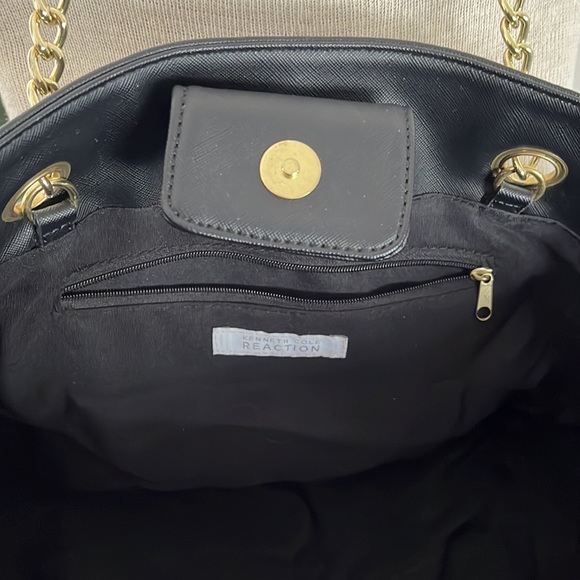 Kenneth Cole Reaction Pocketbook with Good Chain straps - Picture 7 of 9